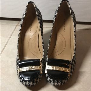 Tahari Houndstooth Pumps